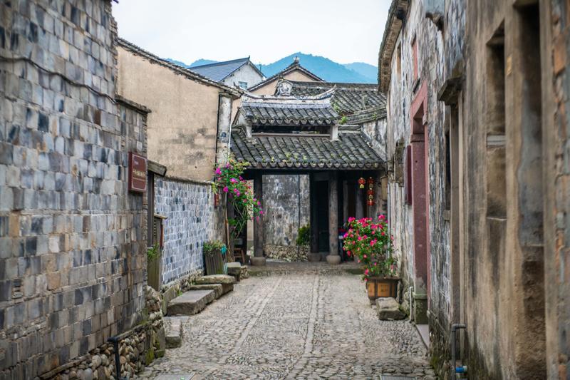 德里赫特:每个球员目标都是首发,最重要的是好好训练远离伤病